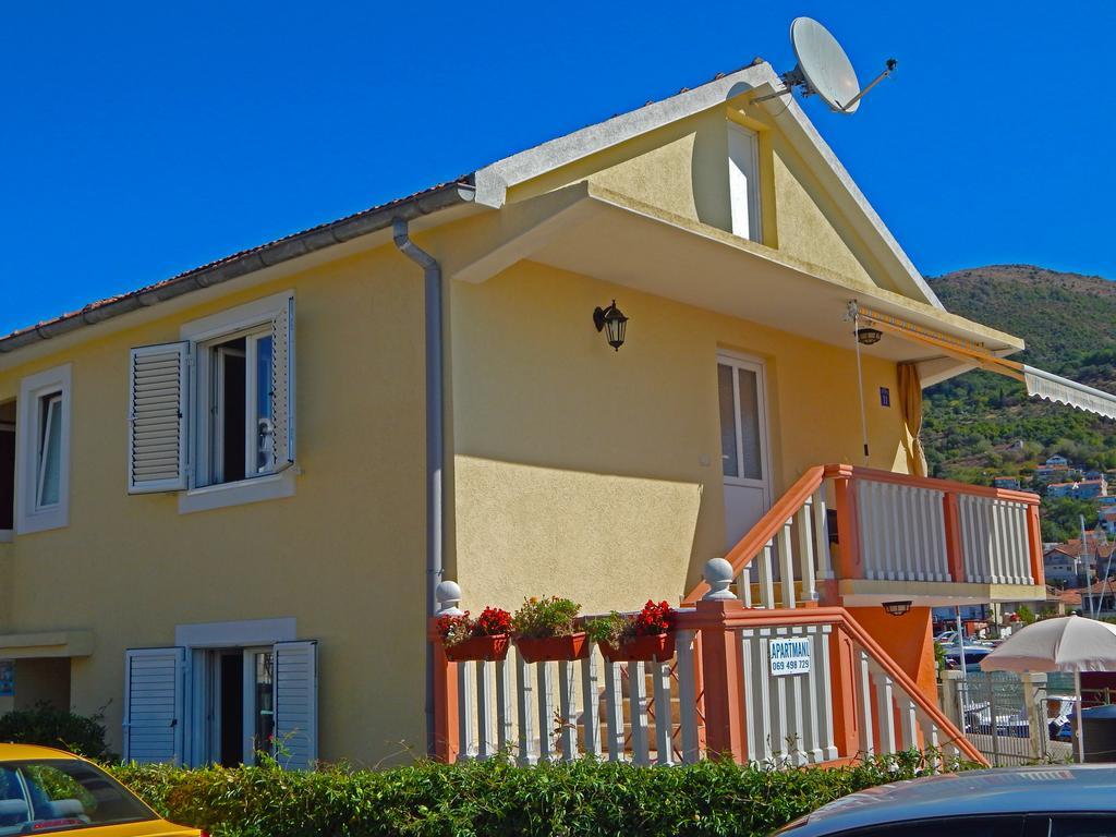 Apartmani Sindik Τίβατ Εξωτερικό φωτογραφία
